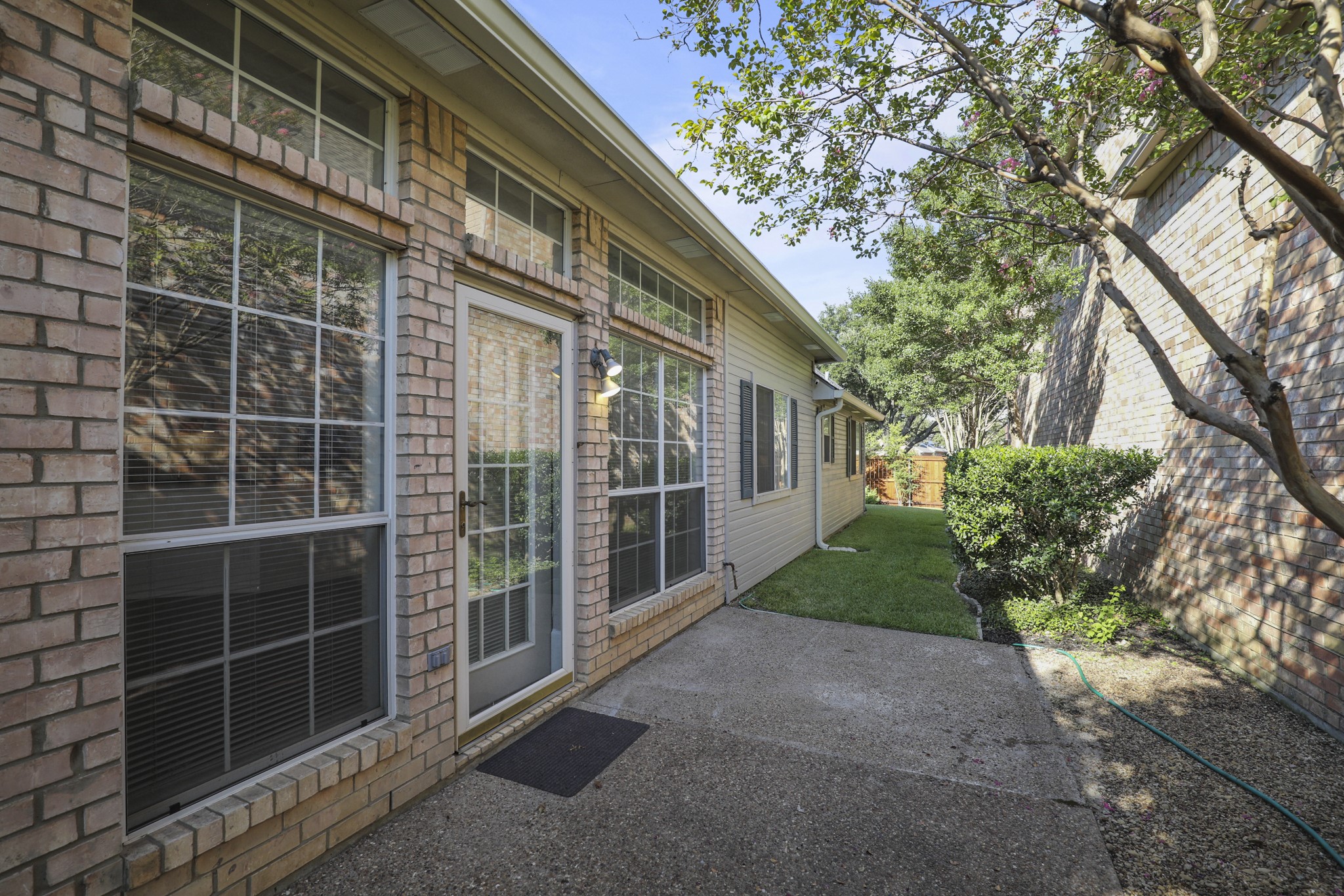 8704 Moss Hill Road Irving TX 75063