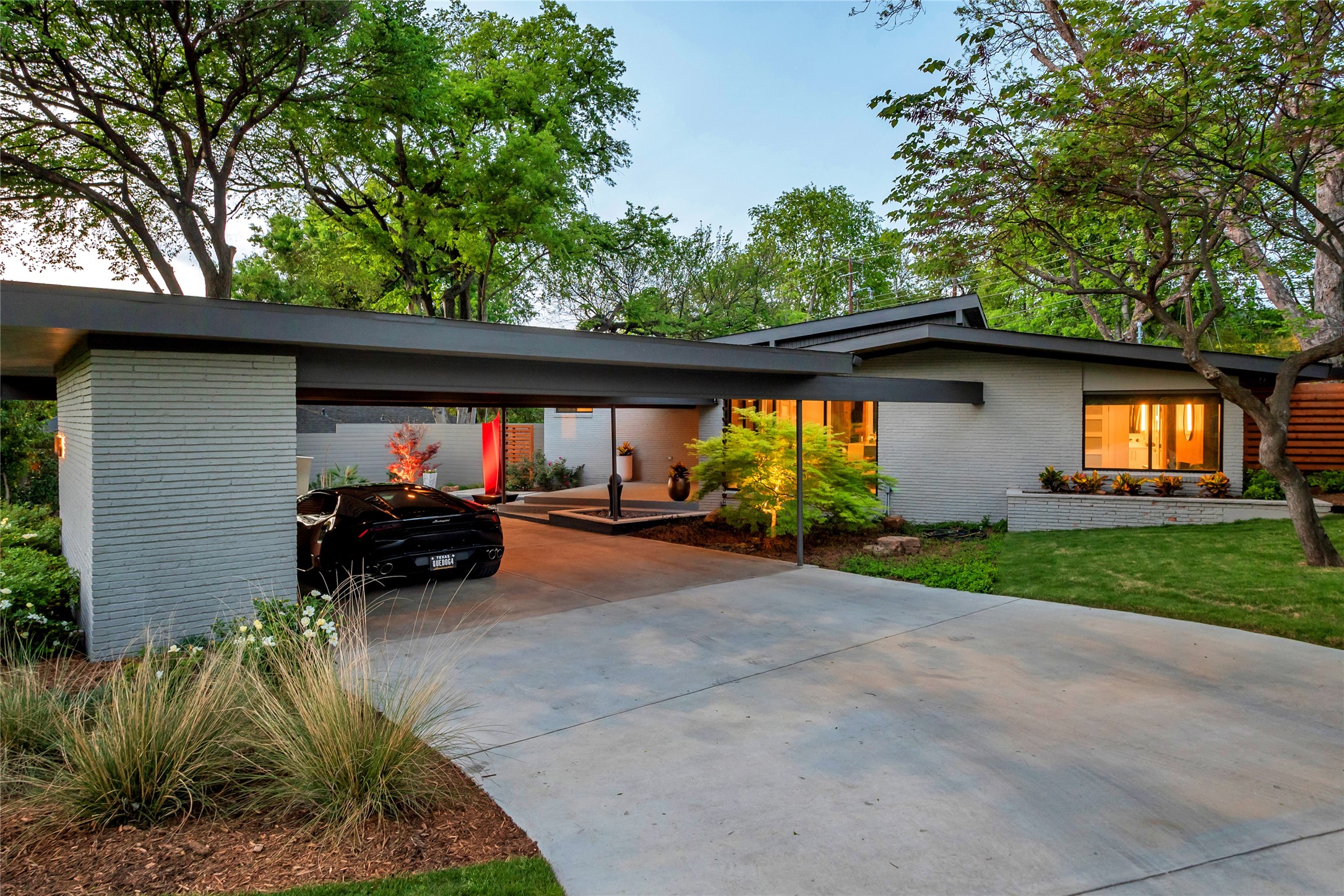 10043 Woodgrove Drive Dallas TX 75218