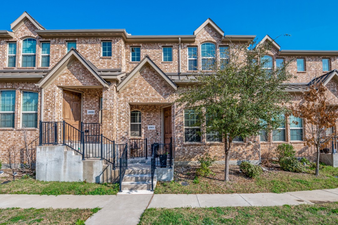 2563 Sarah Lane Lewisville TX 75056