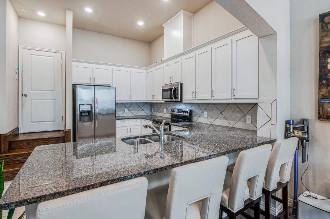 2563 Sarah Lane Lewisville TX 75056