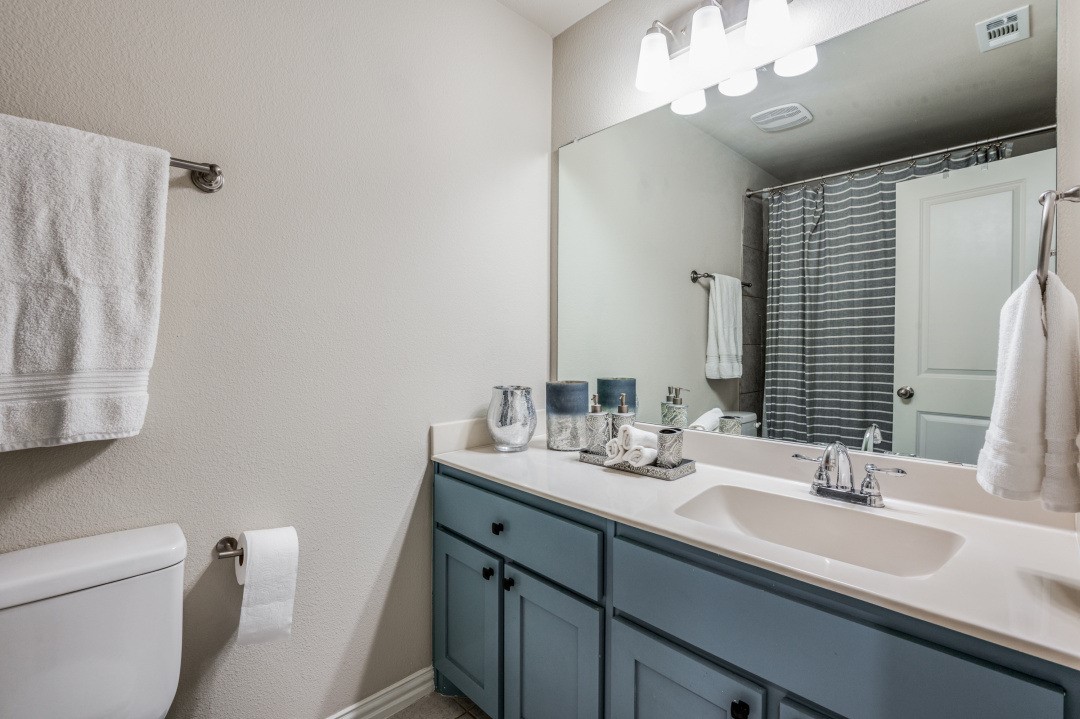 2563 Sarah Lane Lewisville TX 75056