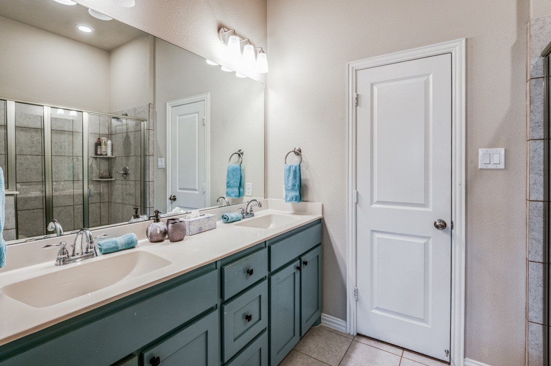 2563 Sarah Lane Lewisville TX 75056