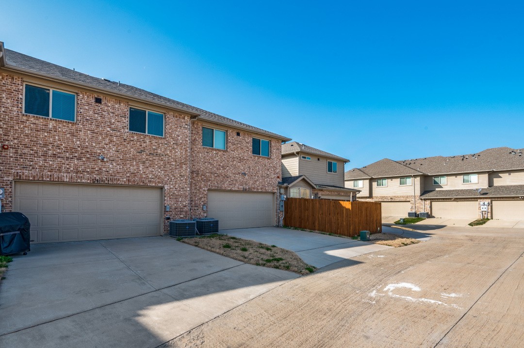 2563 Sarah Lane Lewisville TX 75056
