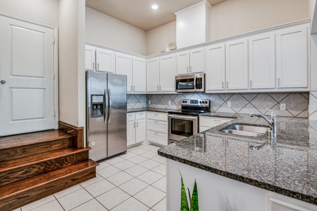 2563 Sarah Lane Lewisville TX 75056