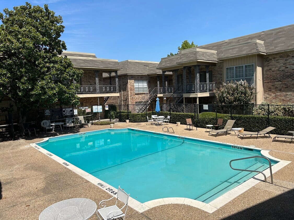 4347 Bellaire Drive S Fort Worth TX 76109