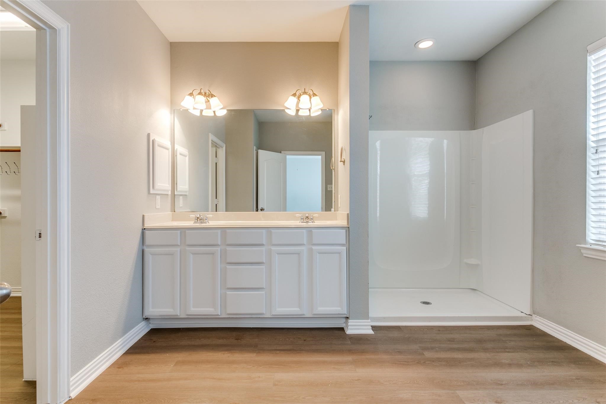 3725 Vienna Street Irving TX 75038