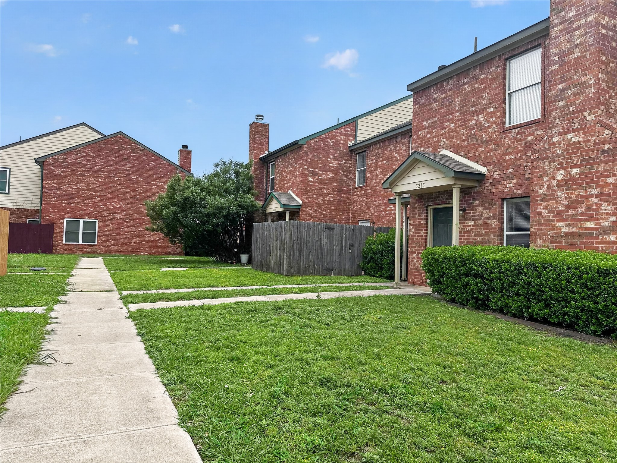 3211 Roundtree Lane Garland TX 75044