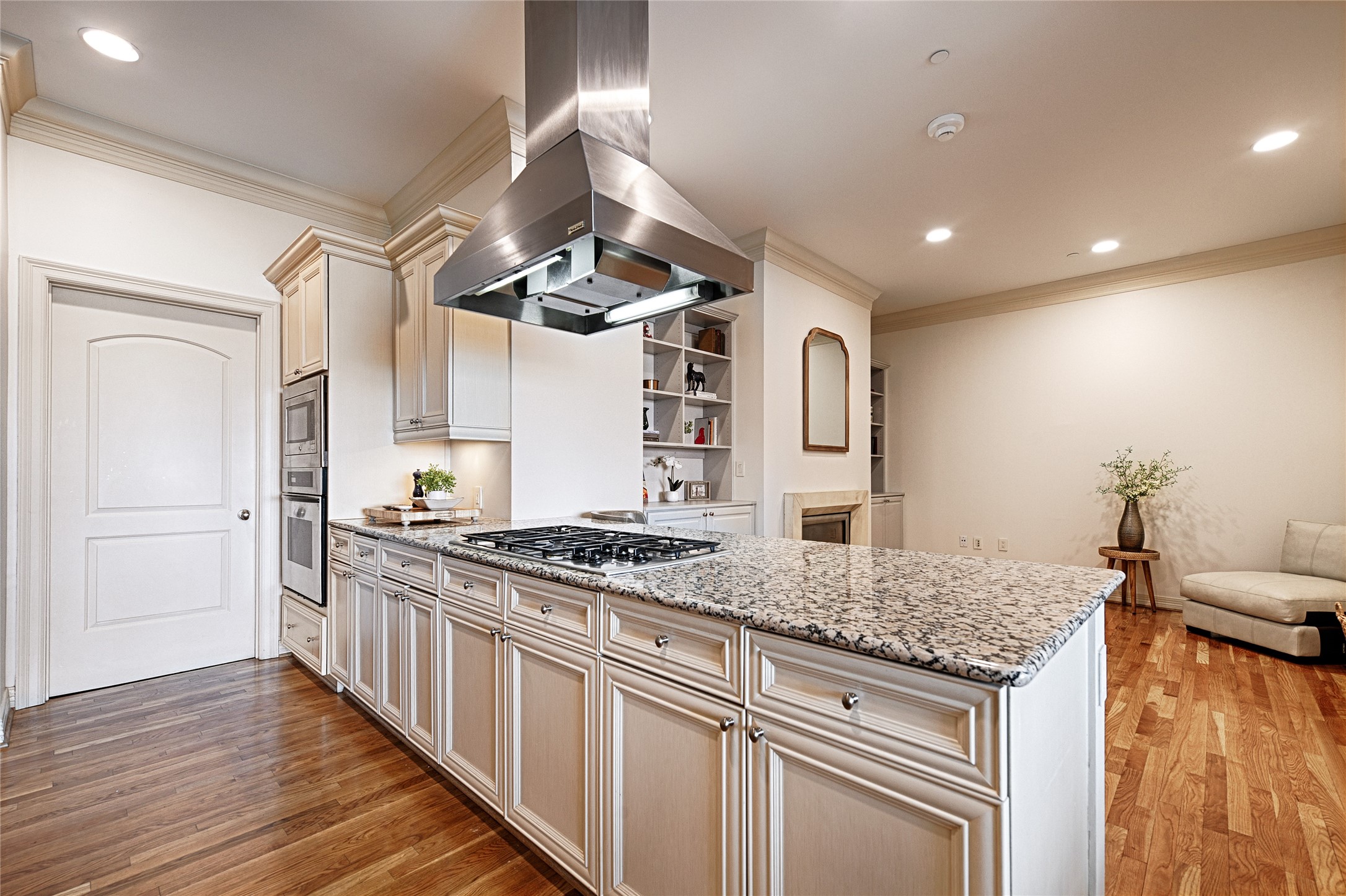 2828 Hood Street Dallas TX 75219