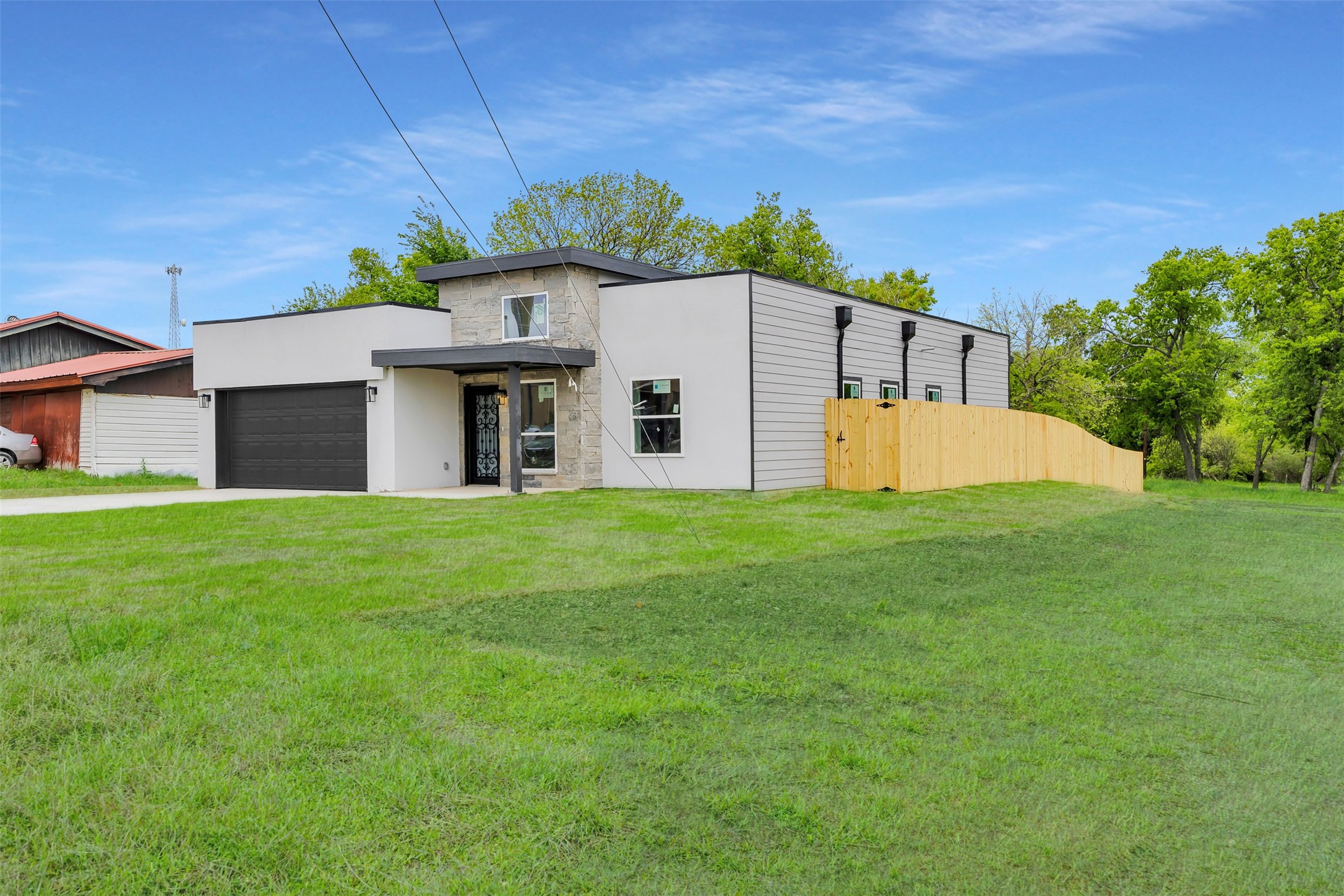 206 E Gilmer Street Rice TX 75155