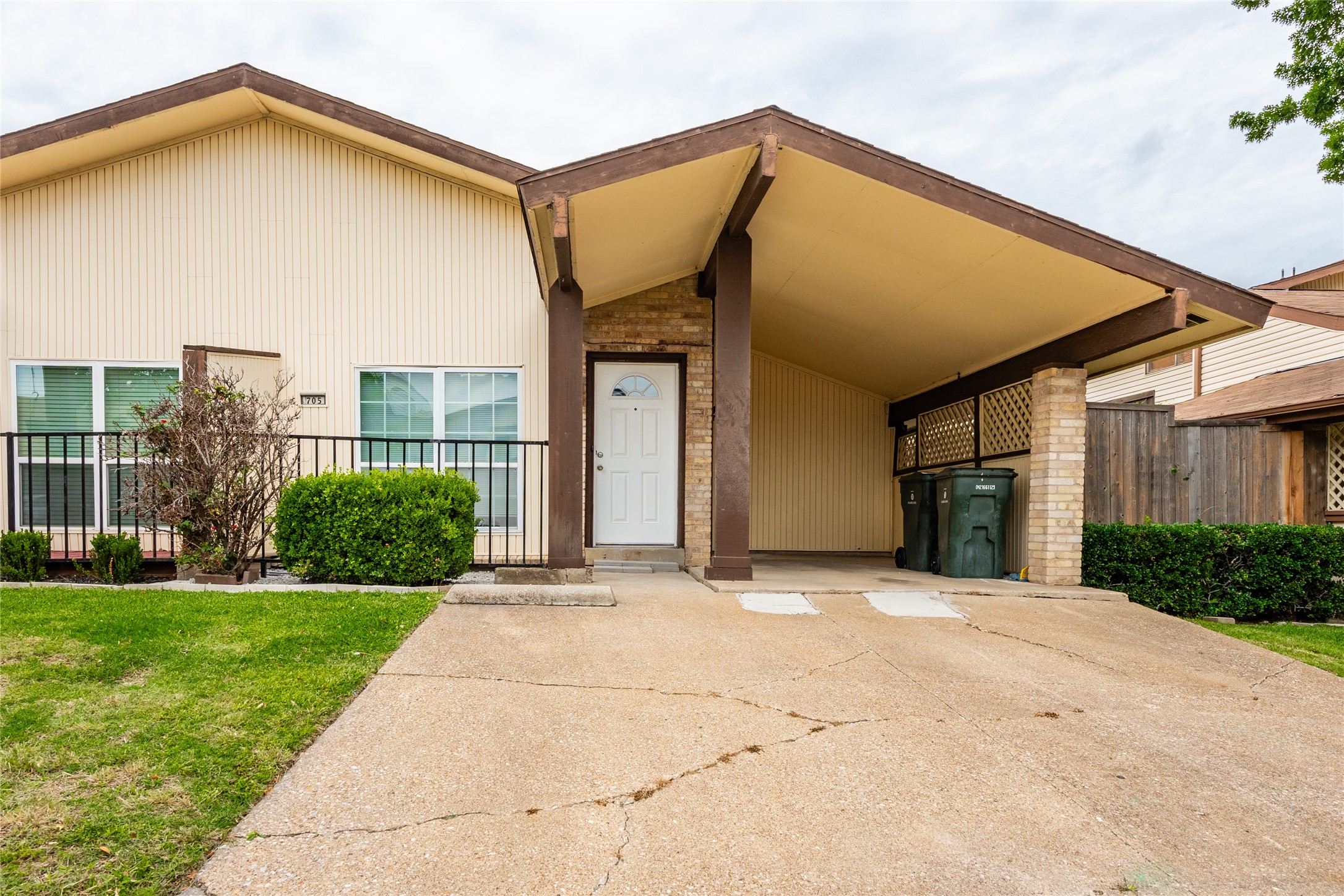 705 Valiant Circle Garland TX 75043