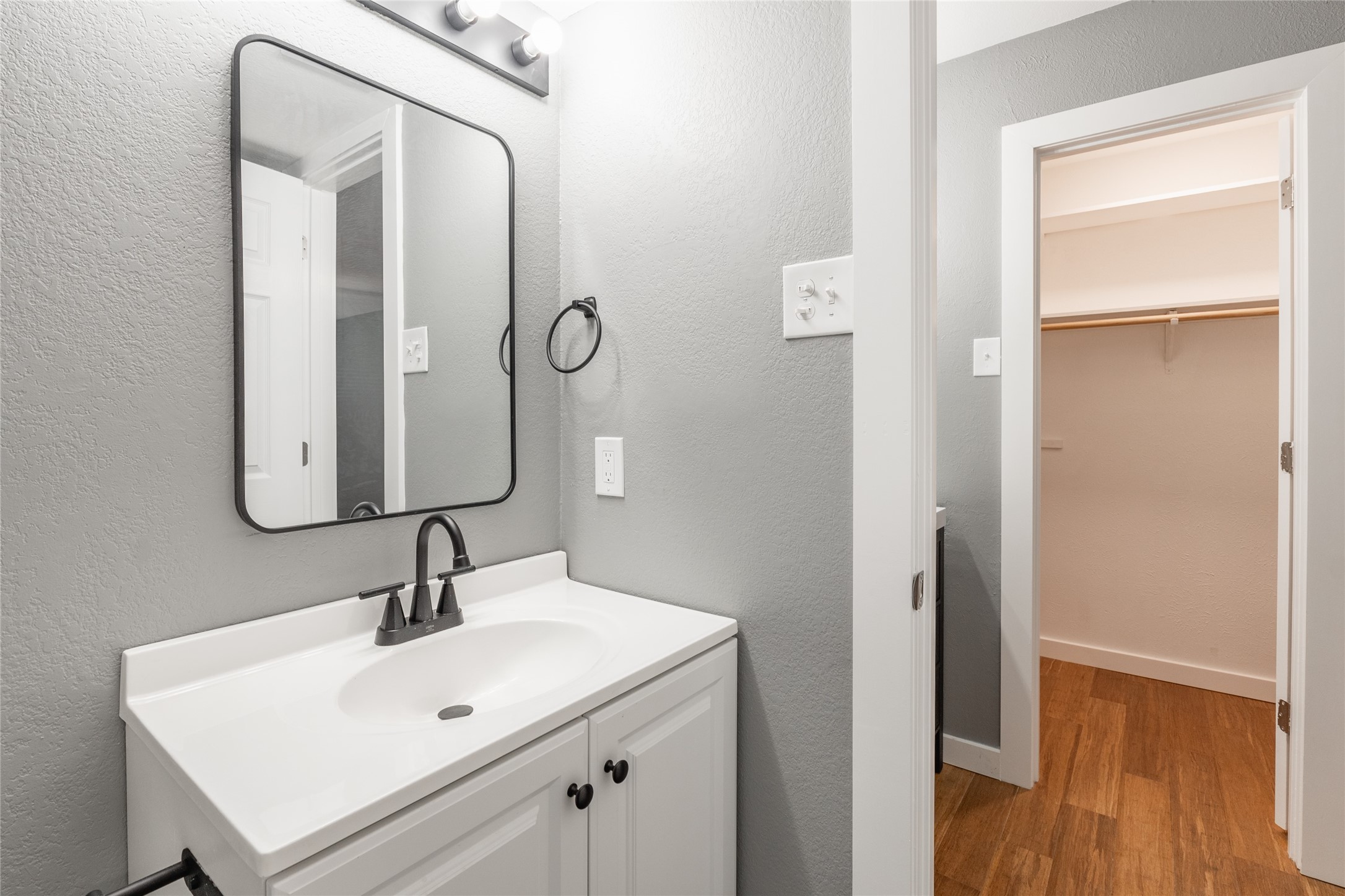 705 Valiant Circle Garland TX 75043