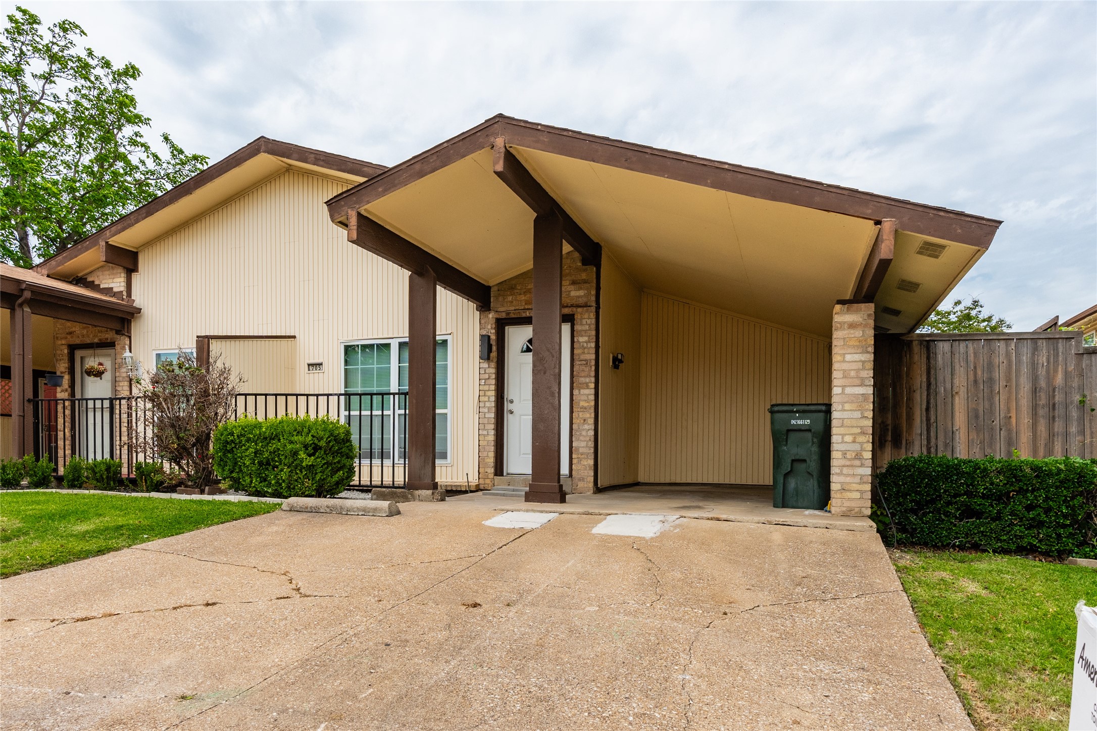 705 Valiant Circle Garland TX 75043
