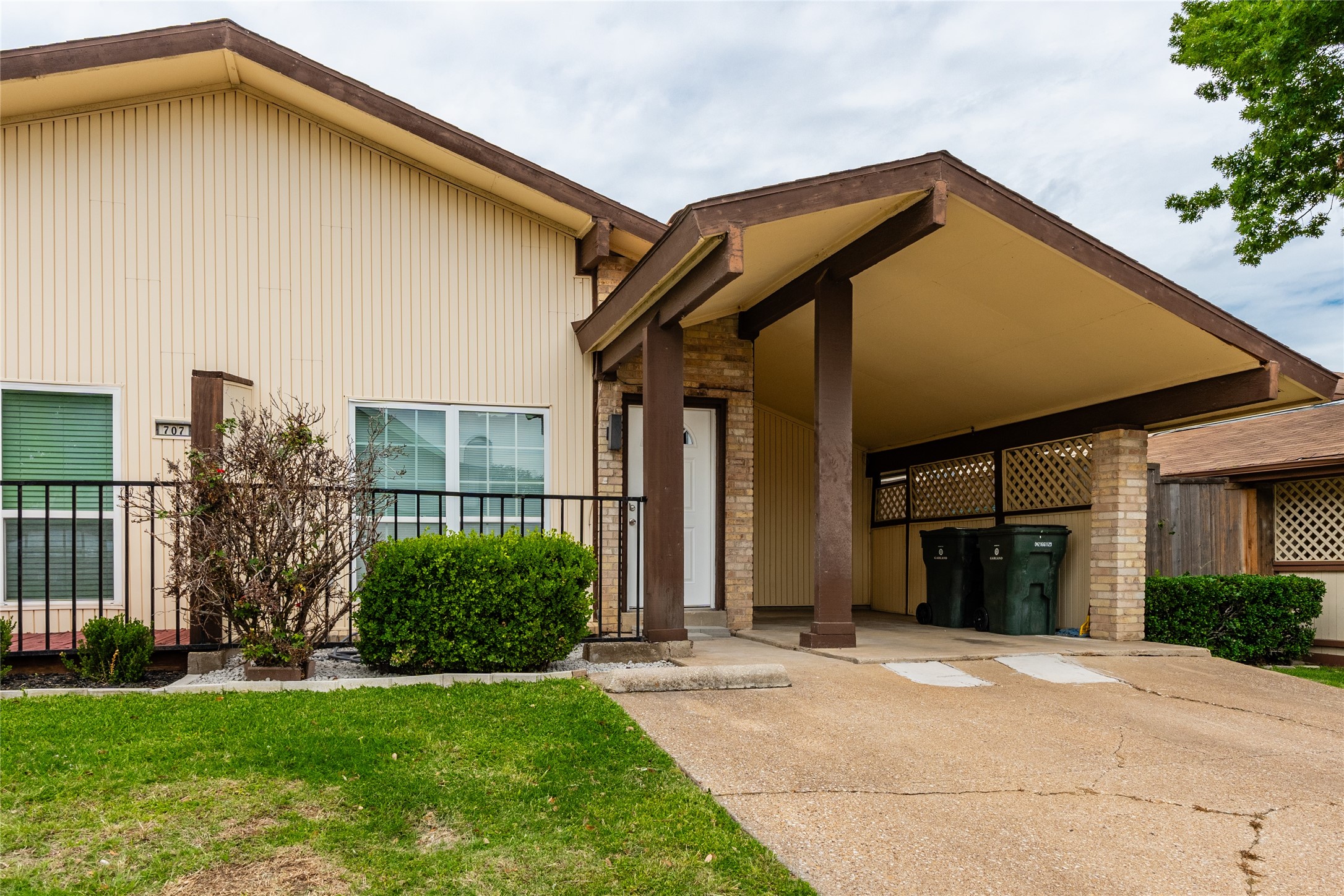 705 Valiant Circle Garland TX 75043