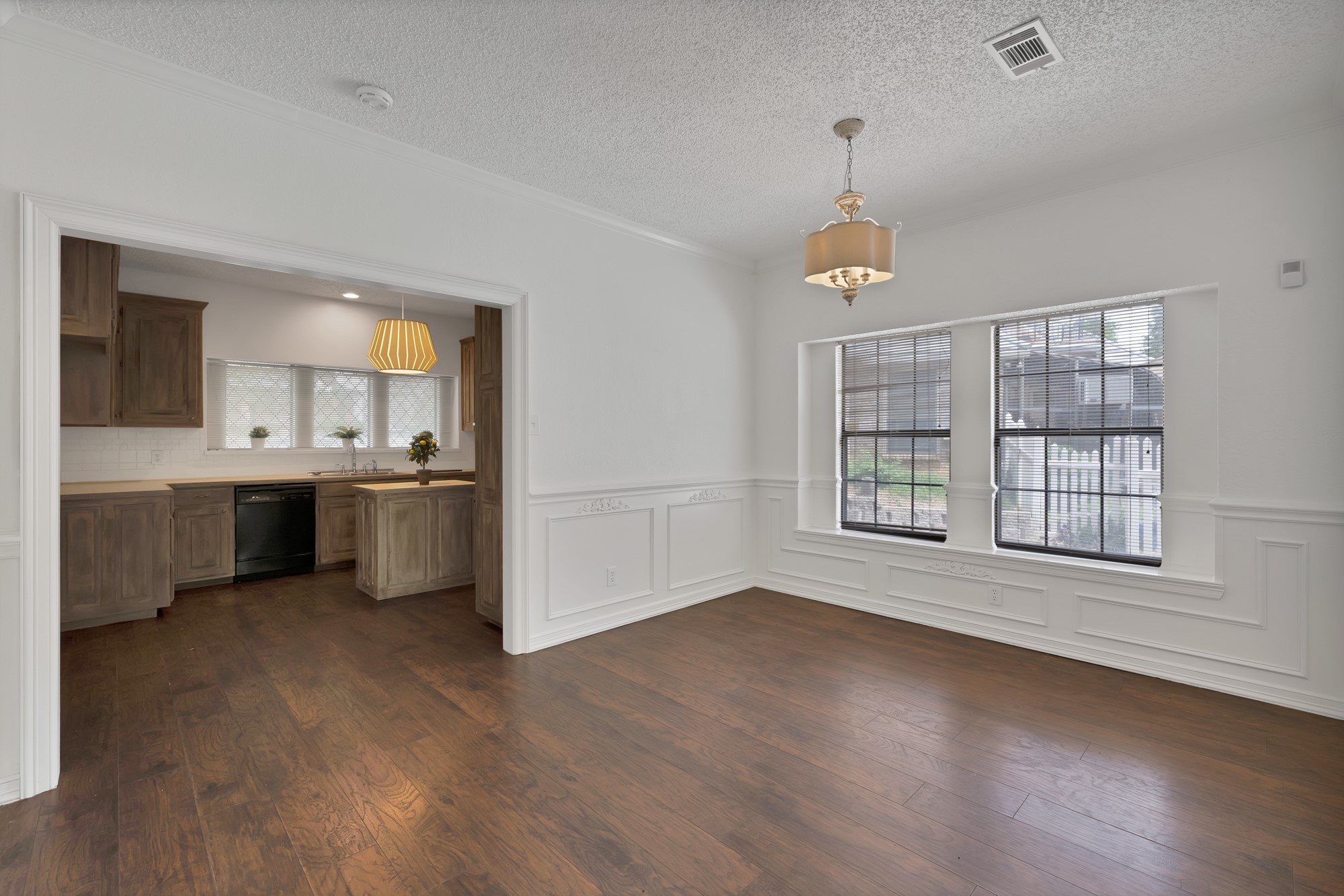 4219 Oak Springs Drive Arlington TX 76016