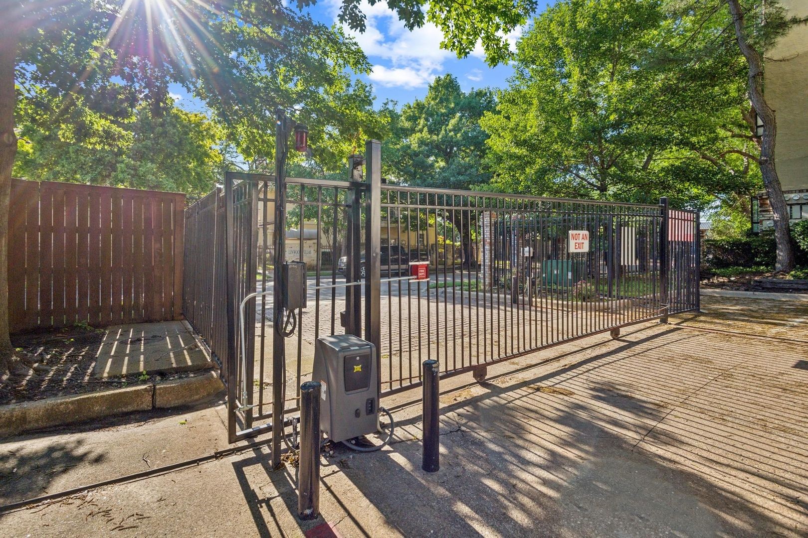 4800 W Lovers Lane Dallas TX 75209
