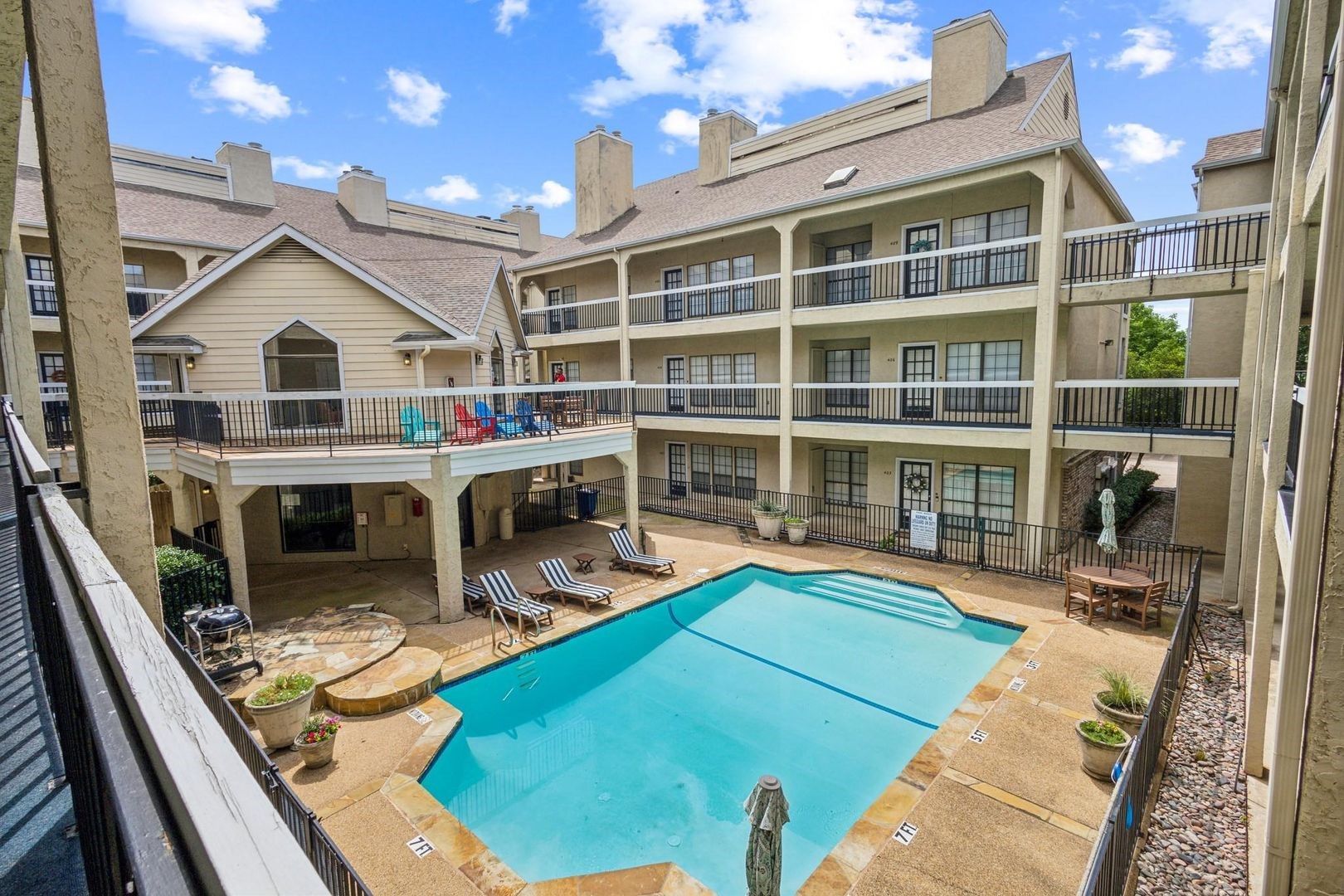 4800 W Lovers Lane Dallas TX 75209
