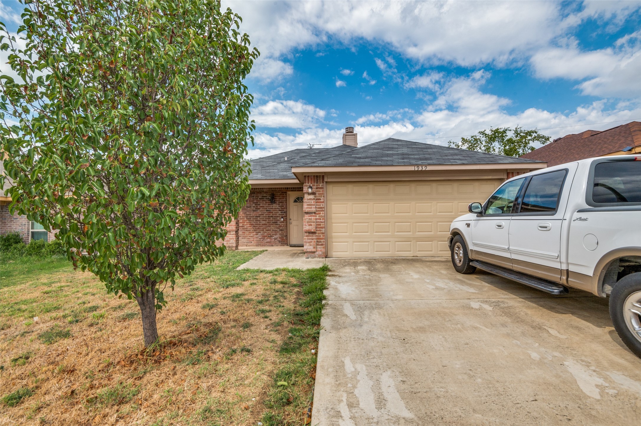 1939 Naira Drive Dallas TX 75217
