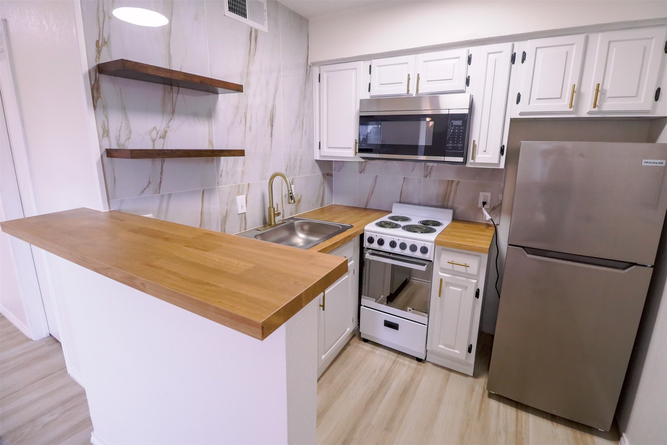 2309 Balsam Arlington TX 76006