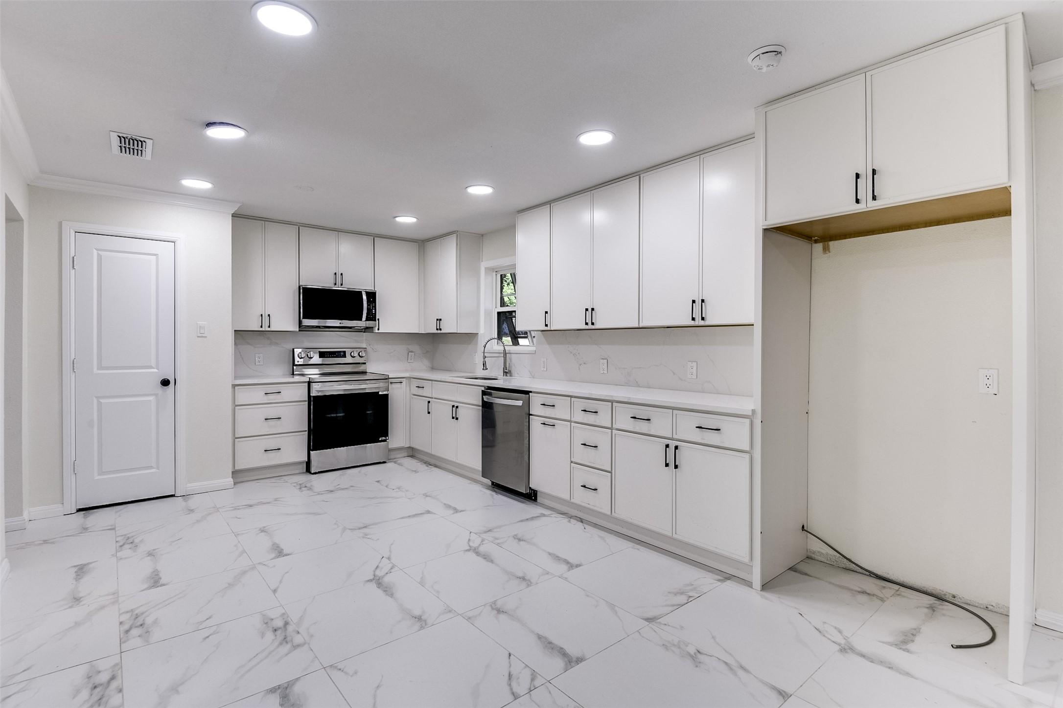 258 Somerset Terrace Bedford TX 76022