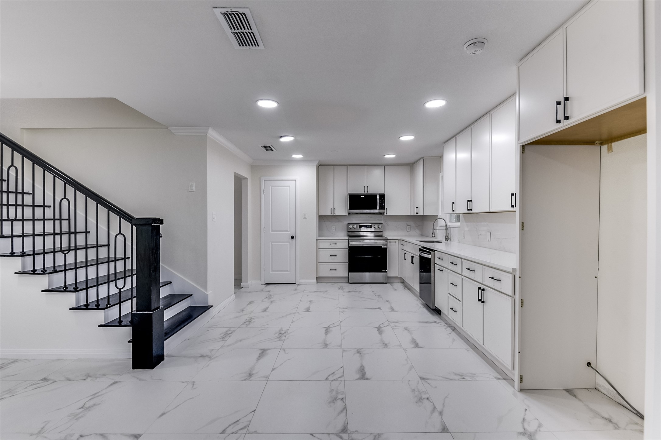 258 Somerset Terrace Bedford TX 76022