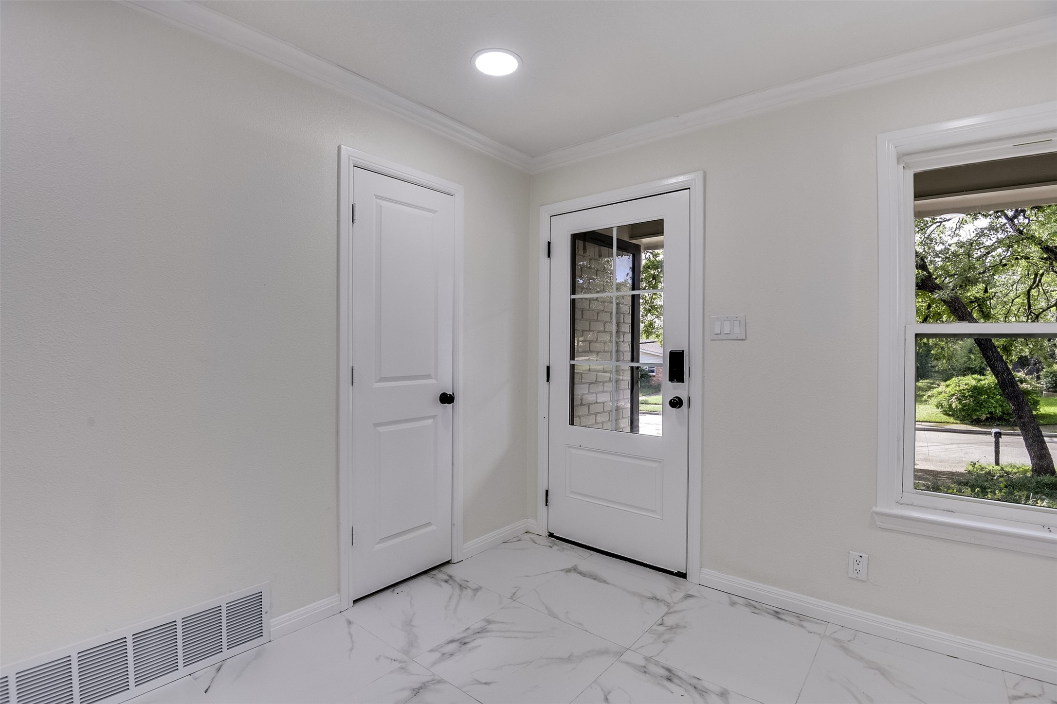 258 Somerset Terrace Bedford TX 76022