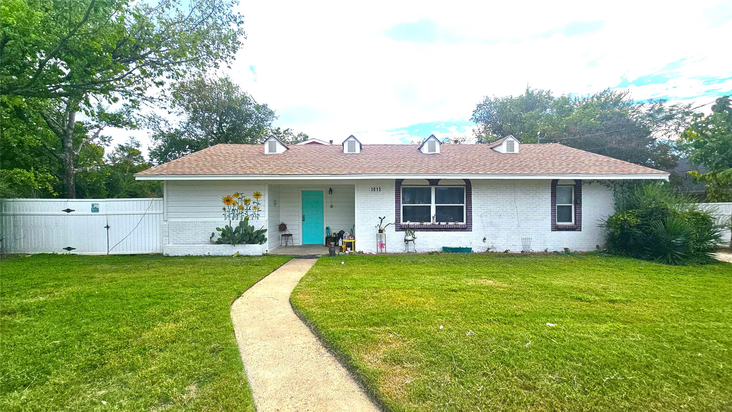 1015 S Welch Street Denton TX 76201