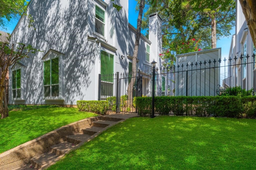 2815 Welborn Street Dallas TX 75219