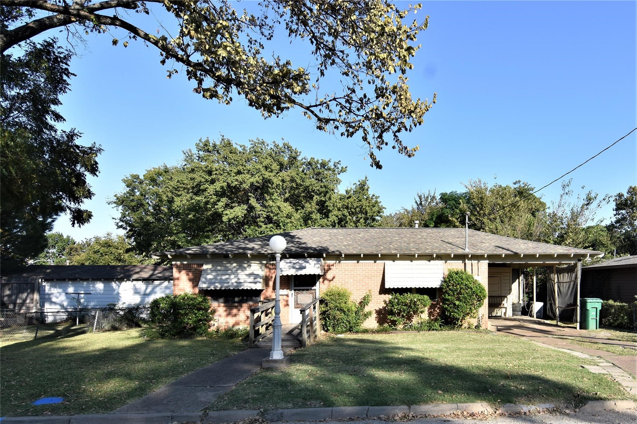 1202 Sunnyside Avenue Cockrell Hill TX 75211