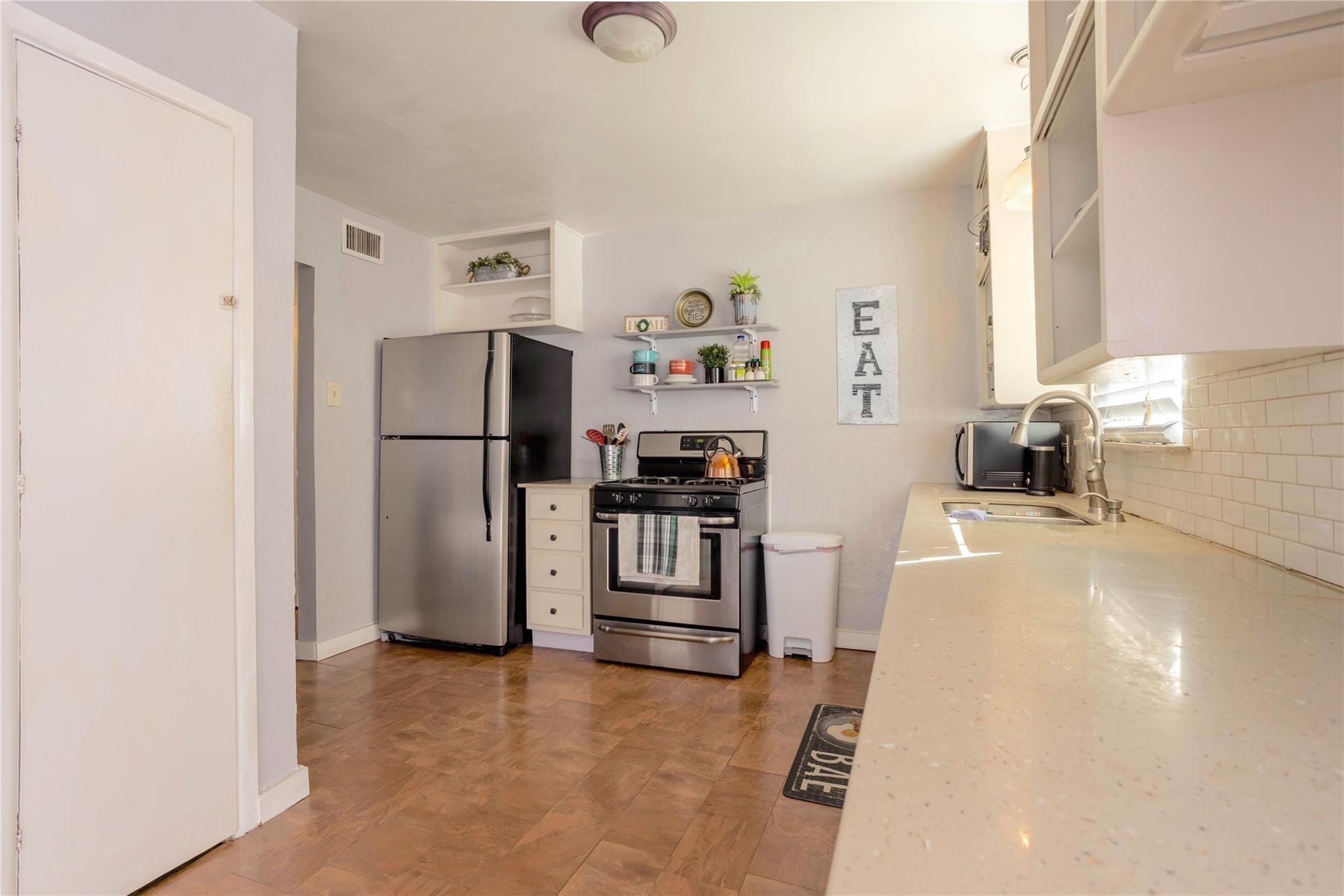 1903 Dale Place Irving TX 75061