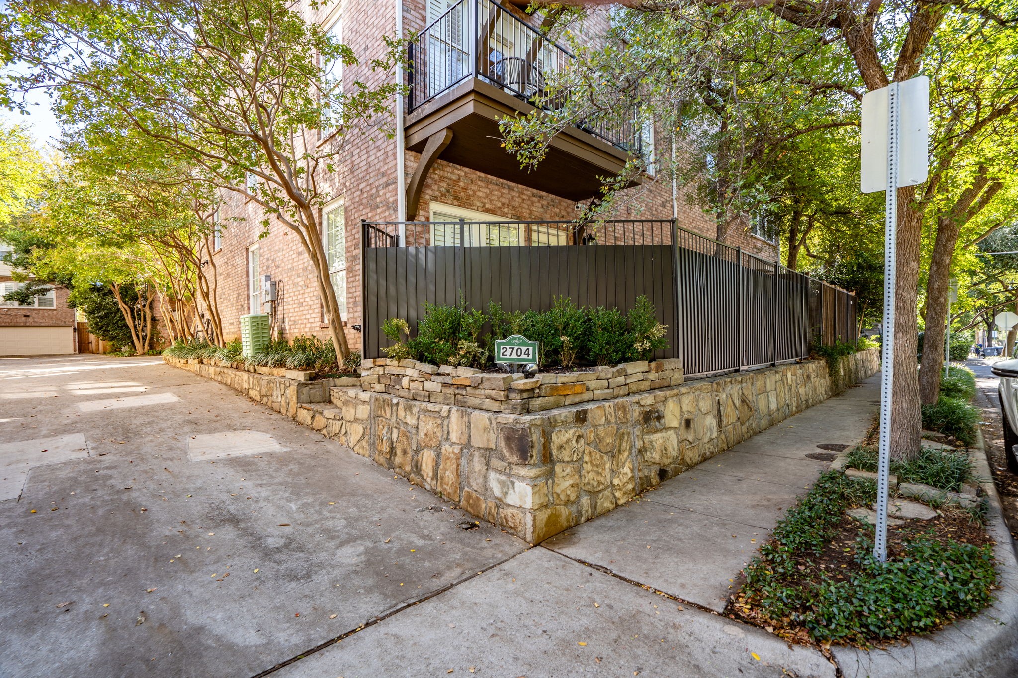 2704 Welborn Street Dallas TX 75219