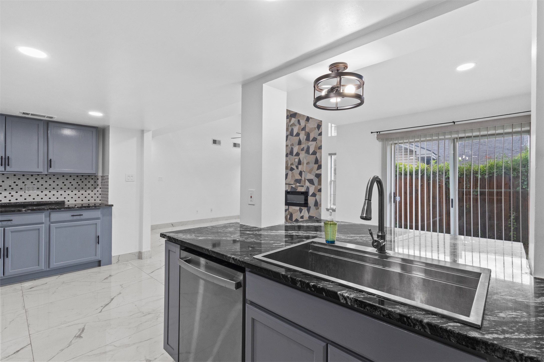 9428 Penny Lane Irving TX 75063