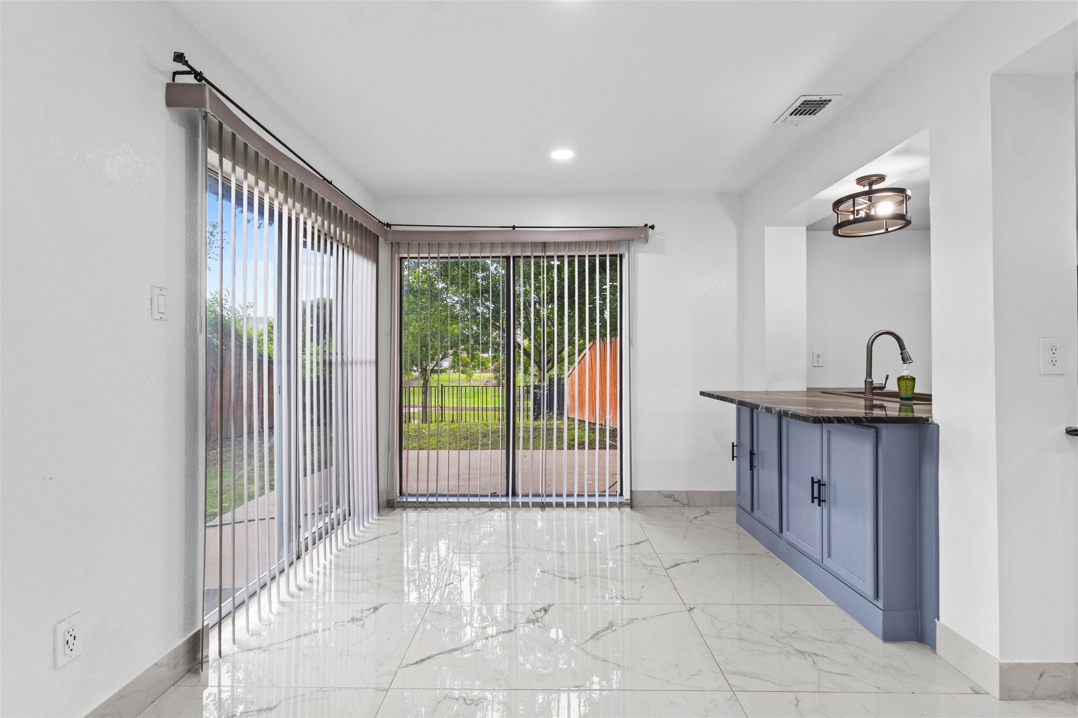9428 Penny Lane Irving TX 75063