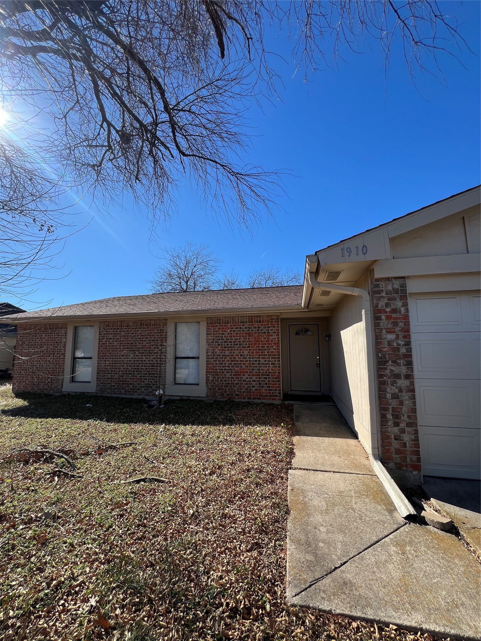 1910 Whiteoak Drive Garland TX 75040