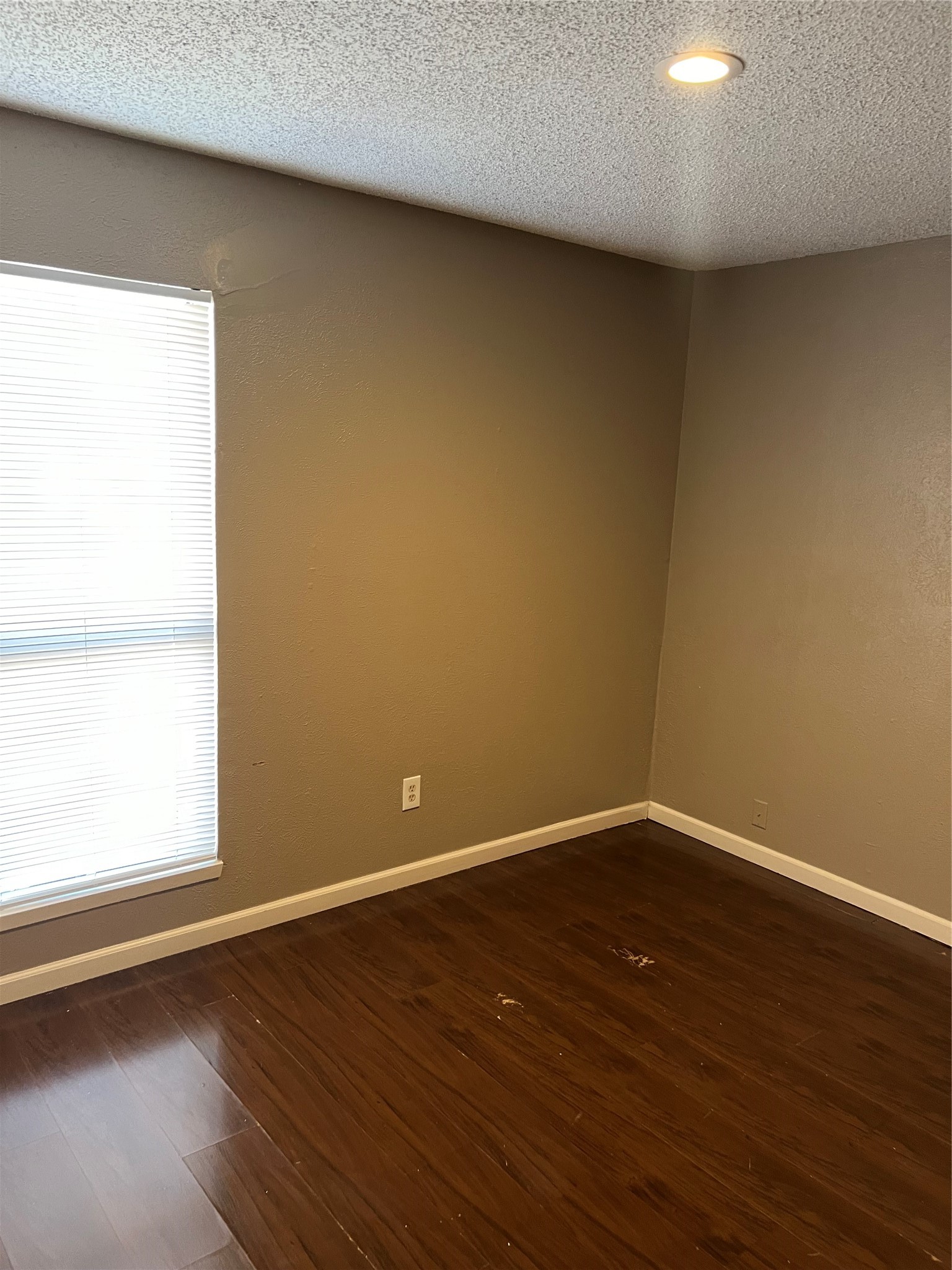 1910 Whiteoak Drive Garland TX 75040