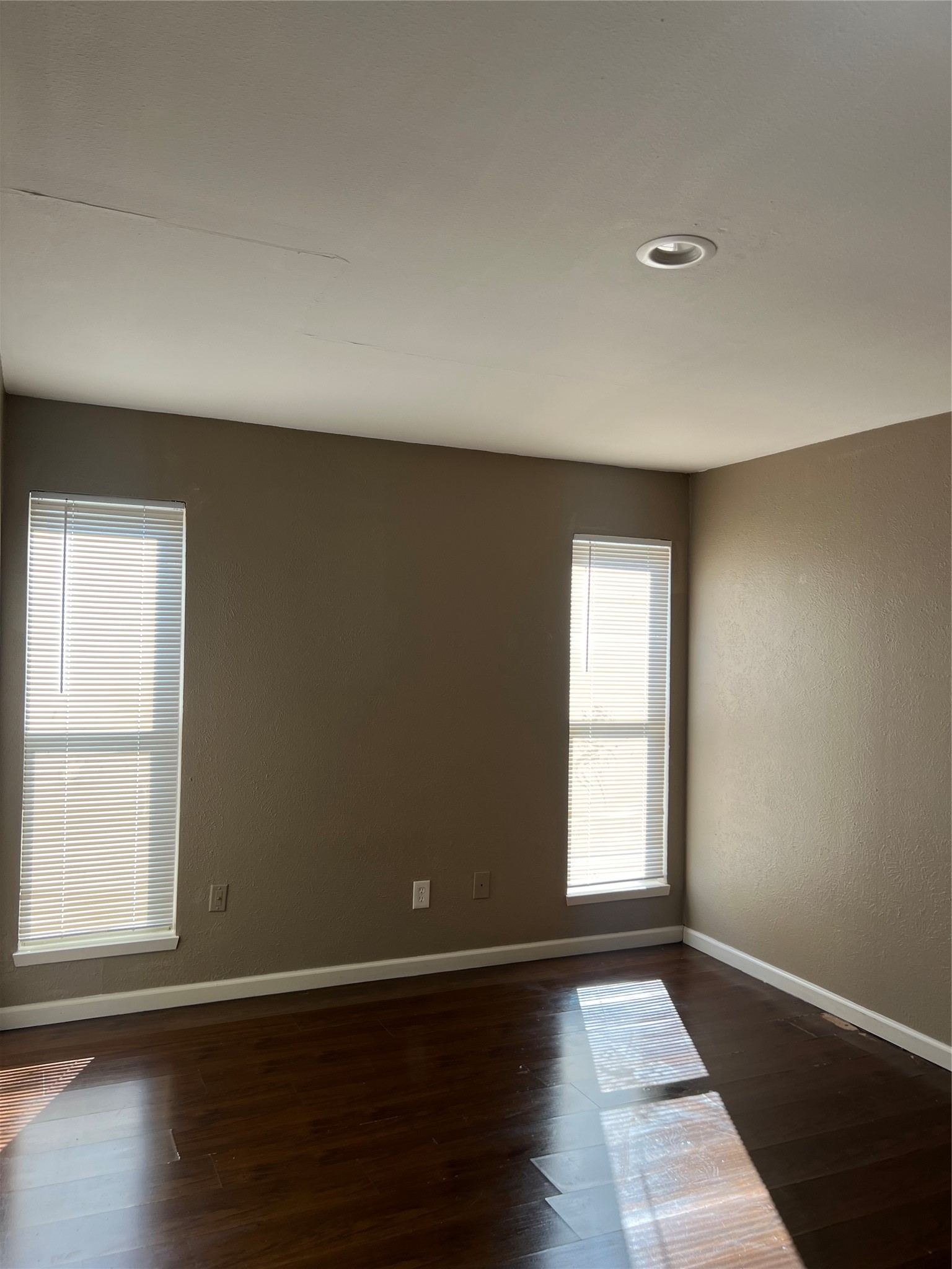 1910 Whiteoak Drive Garland TX 75040