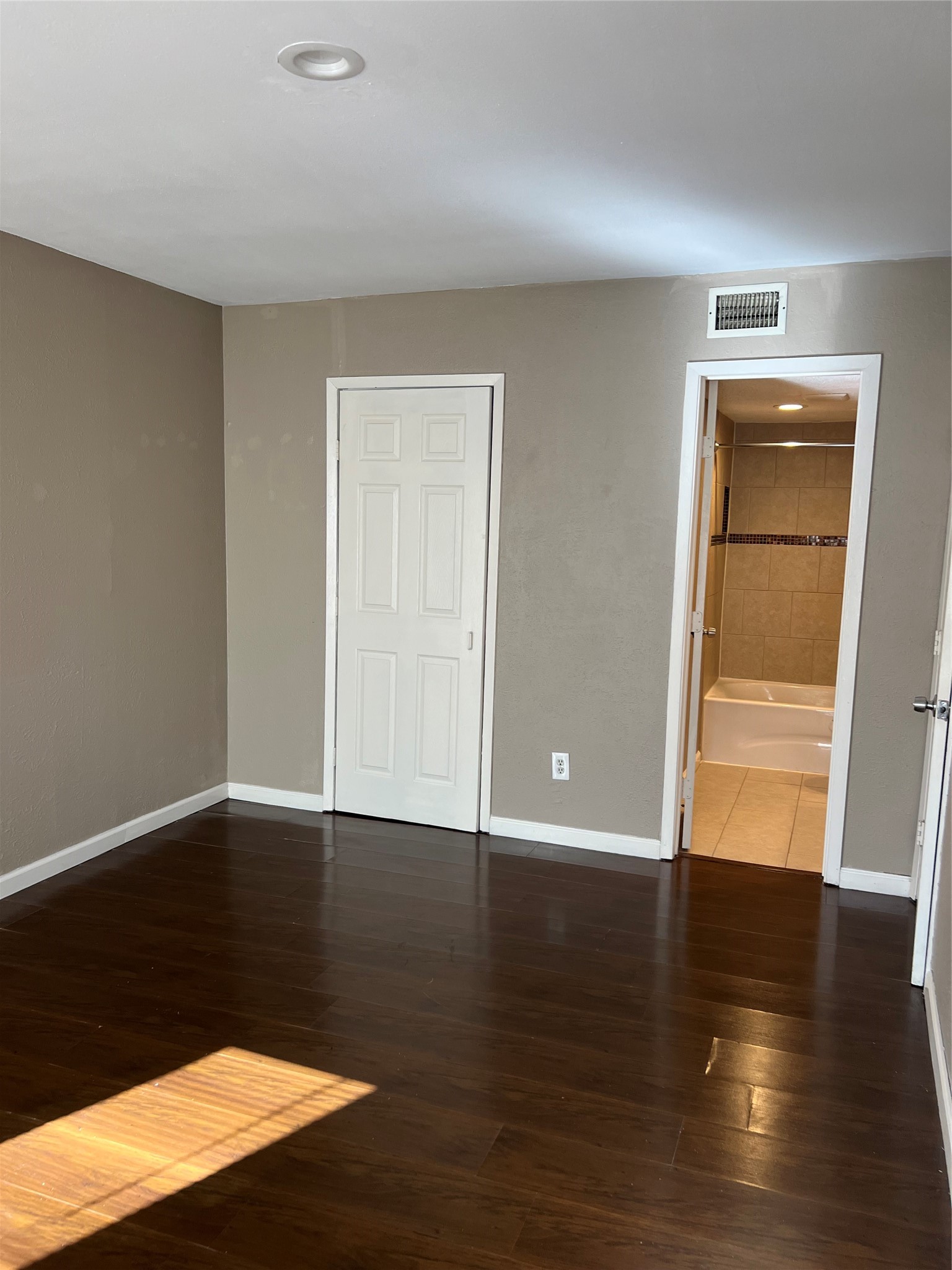 1910 Whiteoak Drive Garland TX 75040
