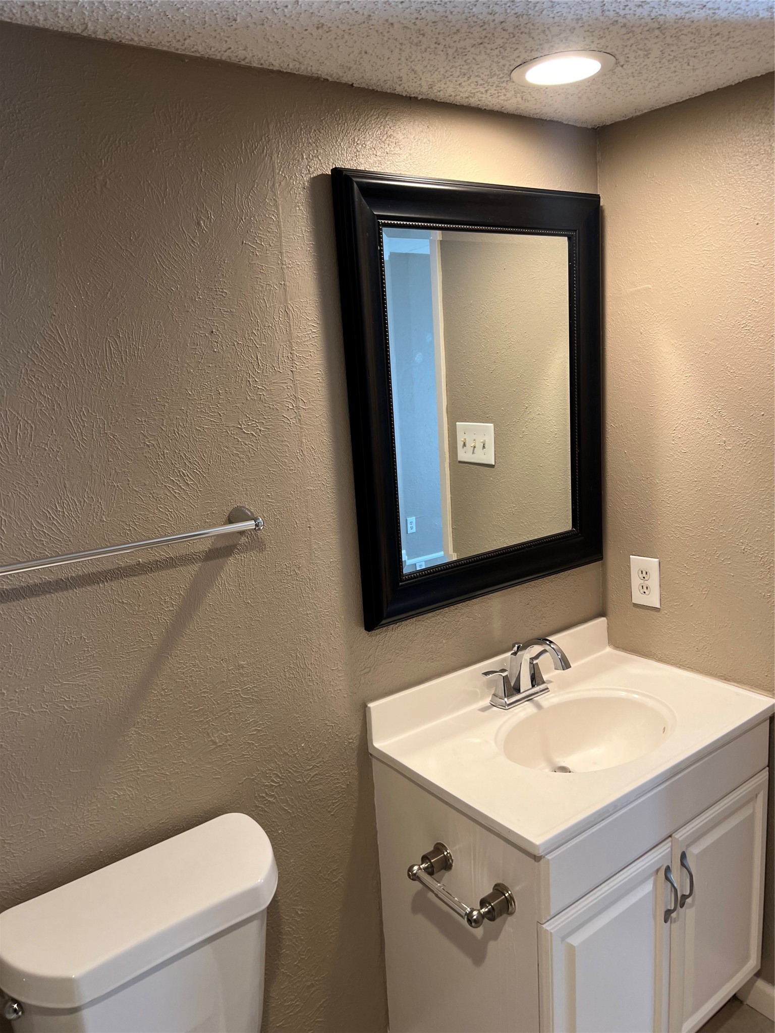 1910 Whiteoak Drive Garland TX 75040