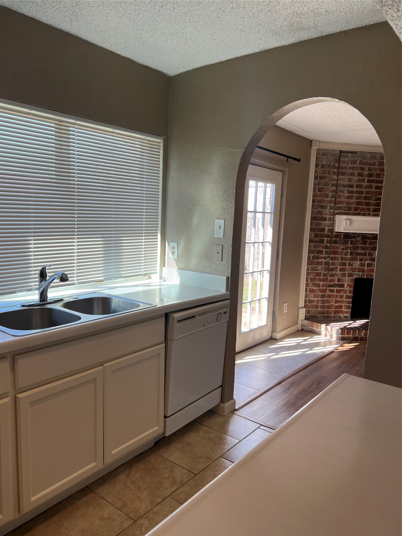 1910 Whiteoak Drive Garland TX 75040