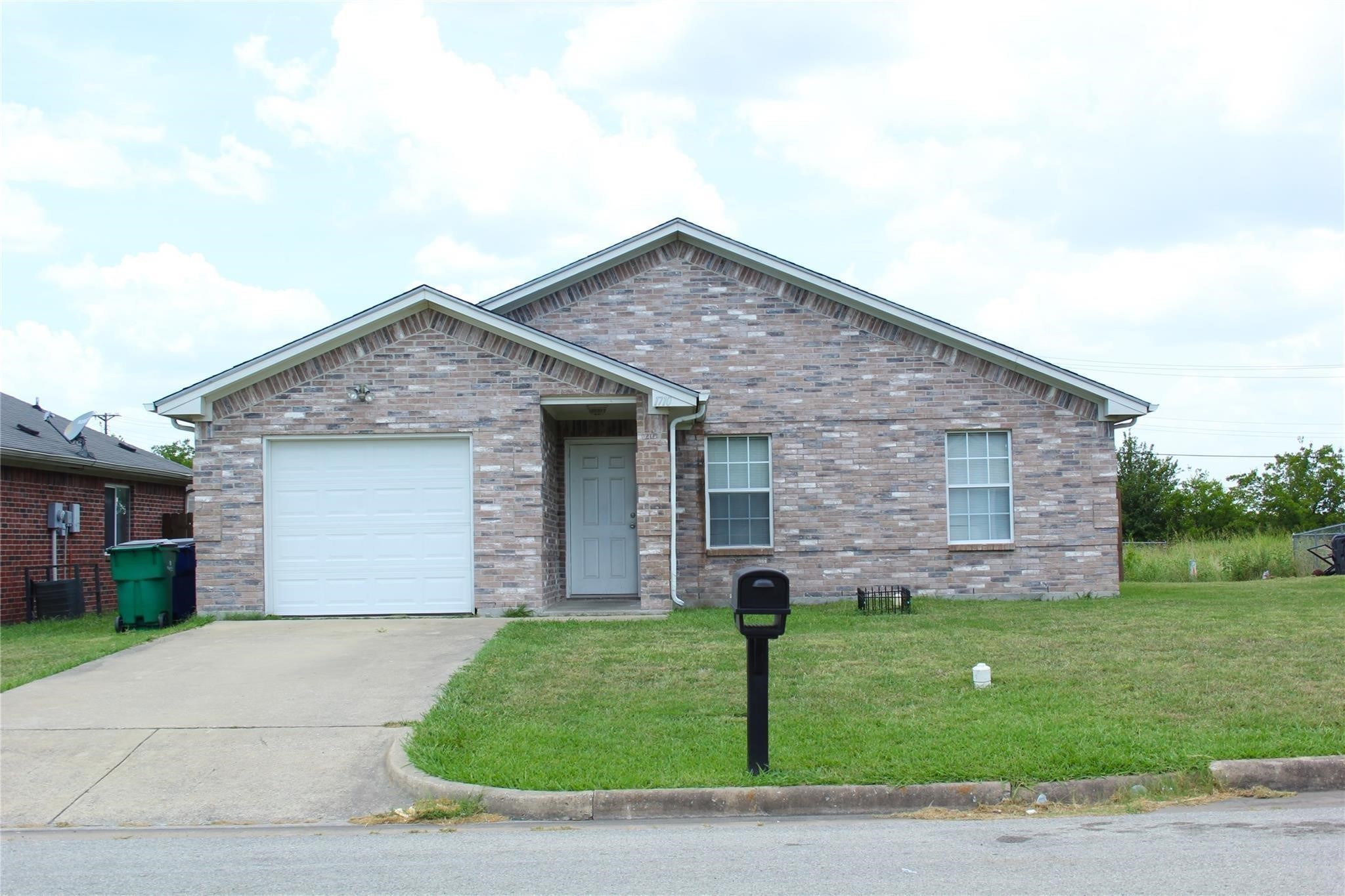 1710 Manor Garden Greenville TX 75401