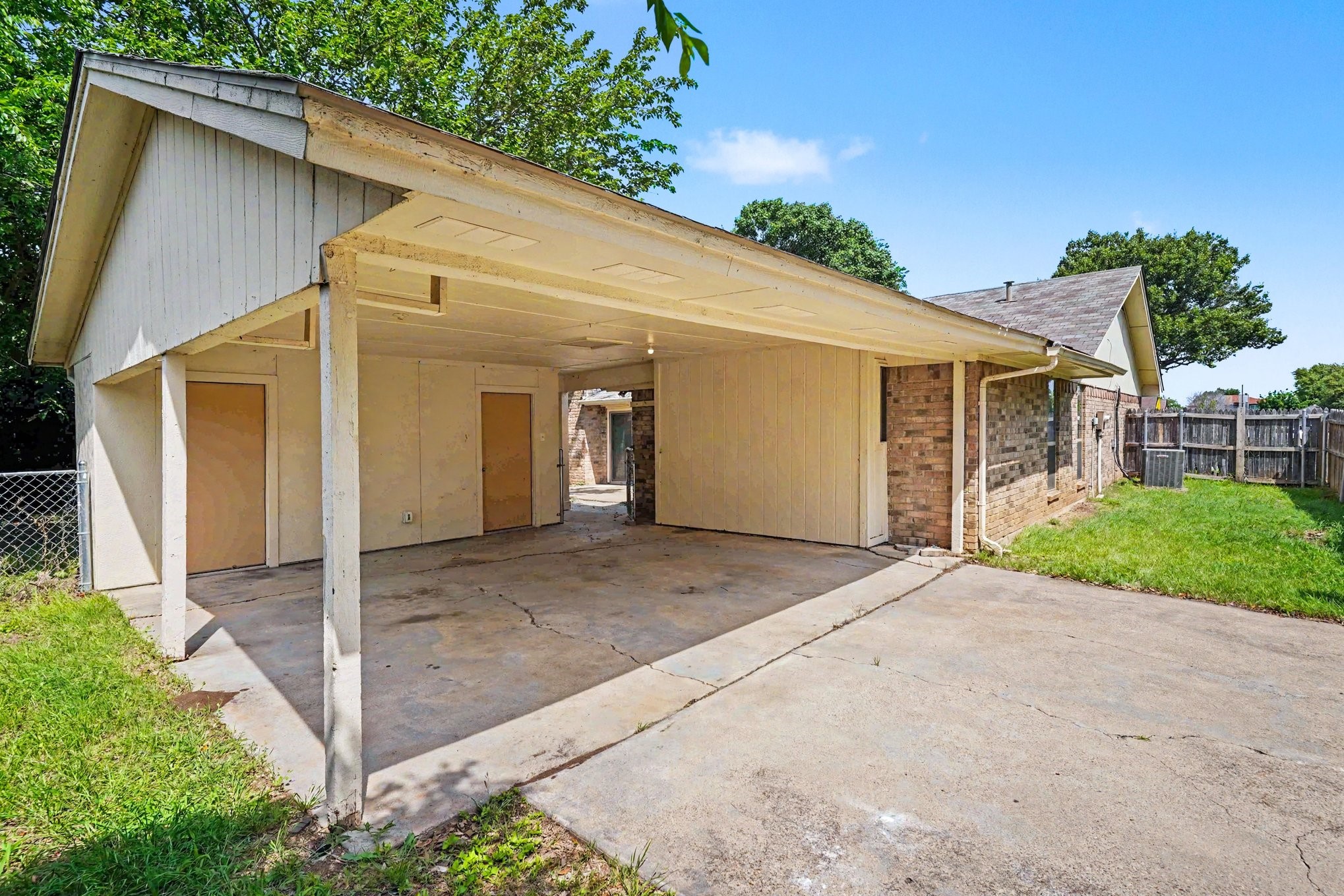2701 Whitehurst Drive Fort Worth TX 76133