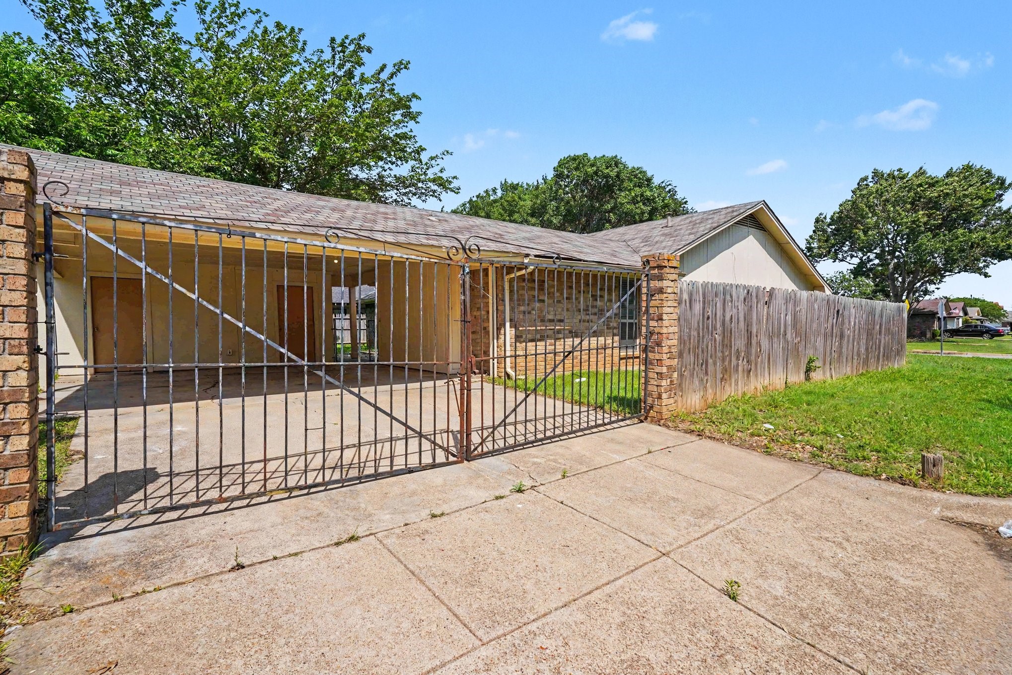 2701 Whitehurst Drive Fort Worth TX 76133