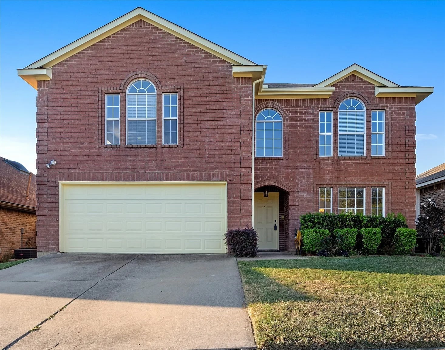813 Silverbrook Drive Saginaw TX 76179