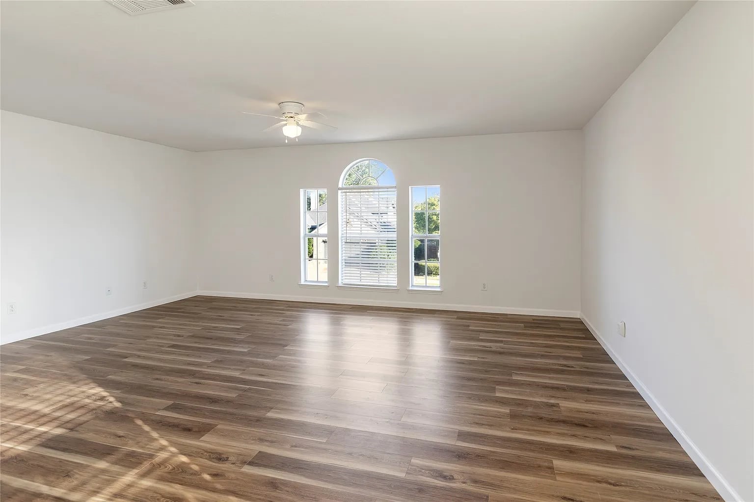 813 Silverbrook Drive Saginaw TX 76179