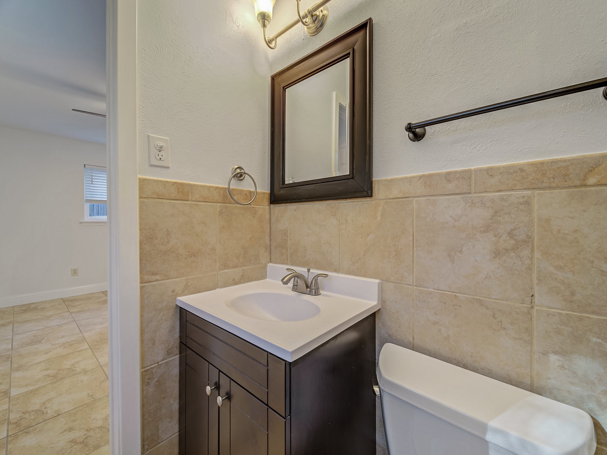 844 Saddle Road White Settlement TX 76108