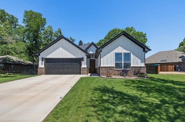 1418 Cheyenne Trail Granbury TX 76048