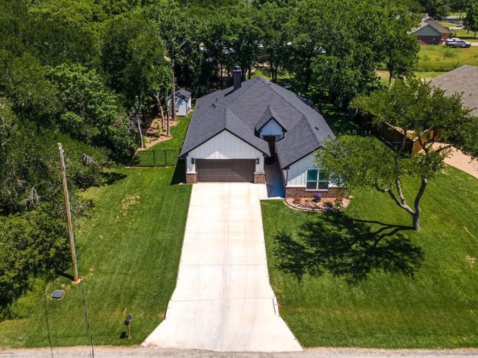 1418 Cheyenne Trail Granbury TX 76048