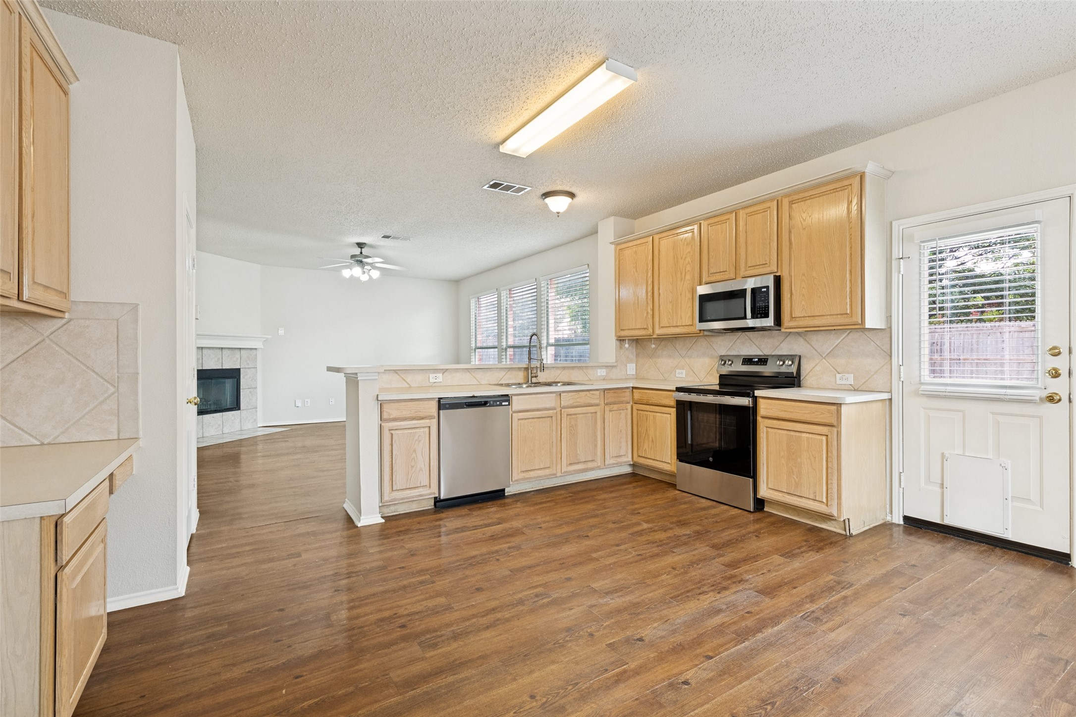 732 Fox Run Trail Saginaw TX 76179