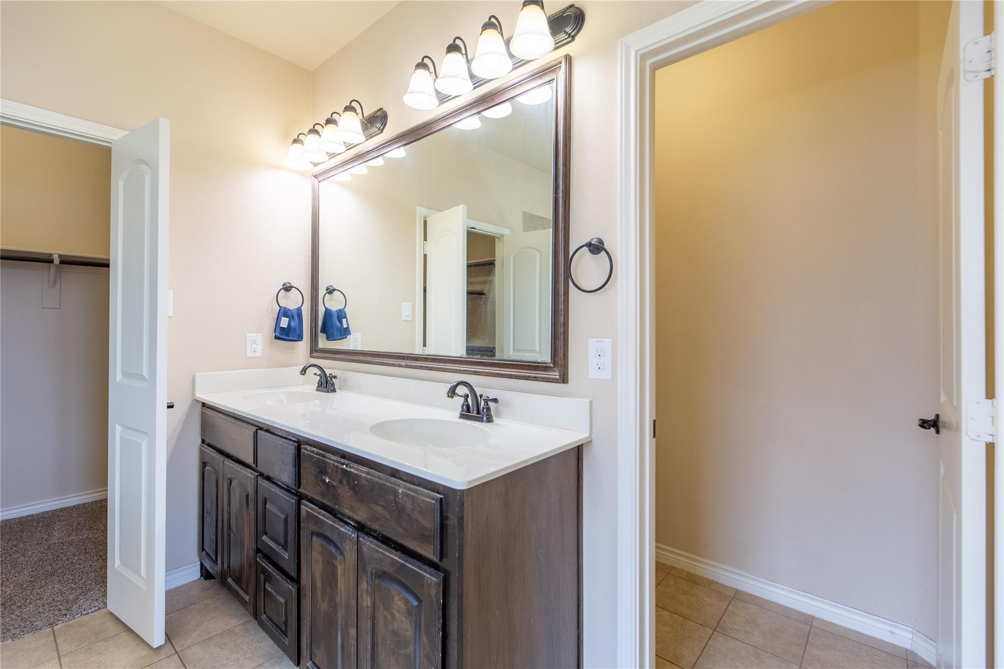 637 Peach Lane Burleson TX 76028