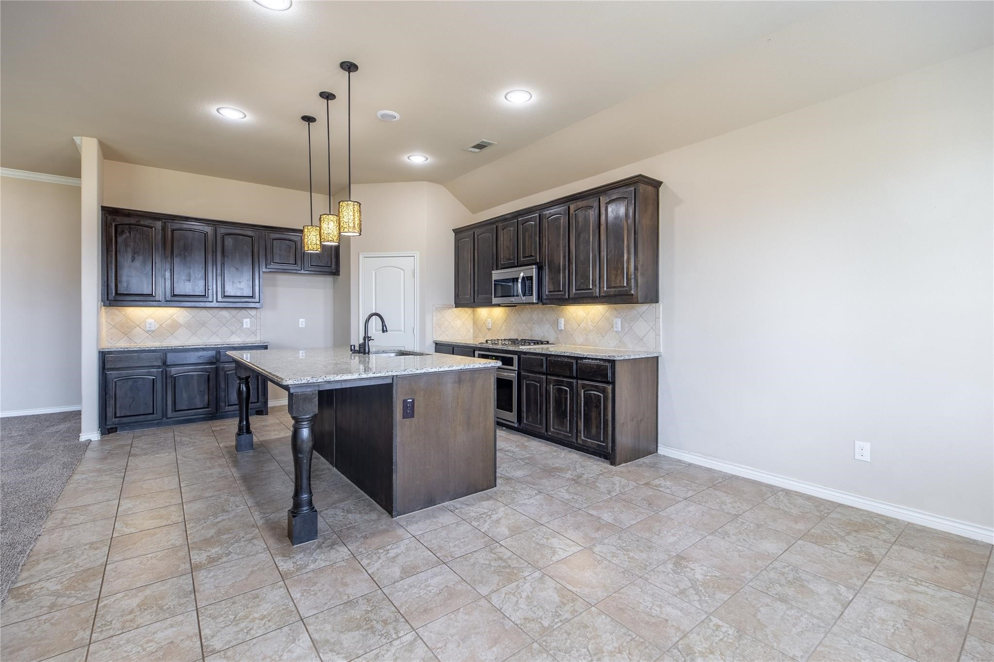 637 Peach Lane Burleson TX 76028