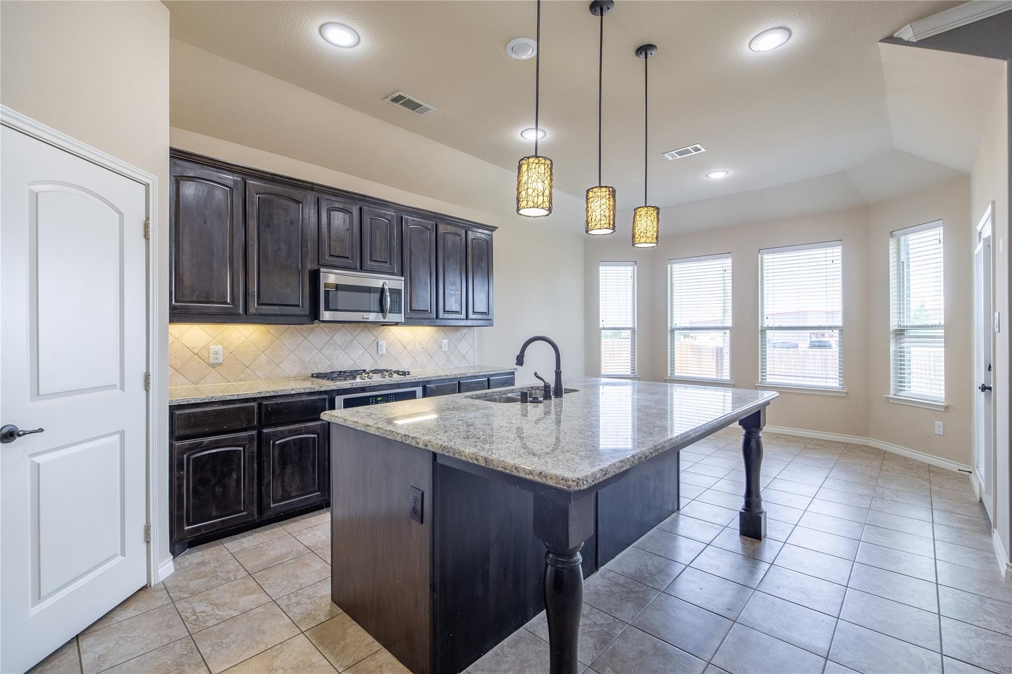 637 Peach Lane Burleson TX 76028